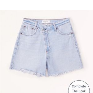 Abercrombie and Fitch high rise dad short size 8